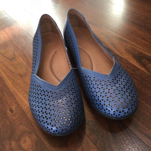DANSKO NEELY Cut Out Perforated Flats Blue Leather Size 37 DANSKO NEELY Cut Out Perforated Flats Blue Leather Size 37